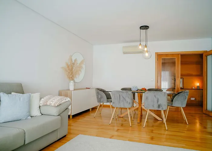Salomao Luminous Apartment